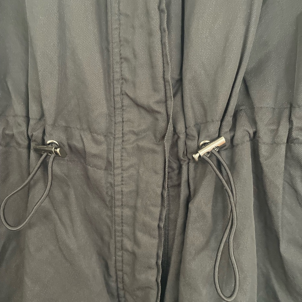 Packable hooded Kenneth Cole Reaction all-weather coat. 38" 4 zip pockets LG